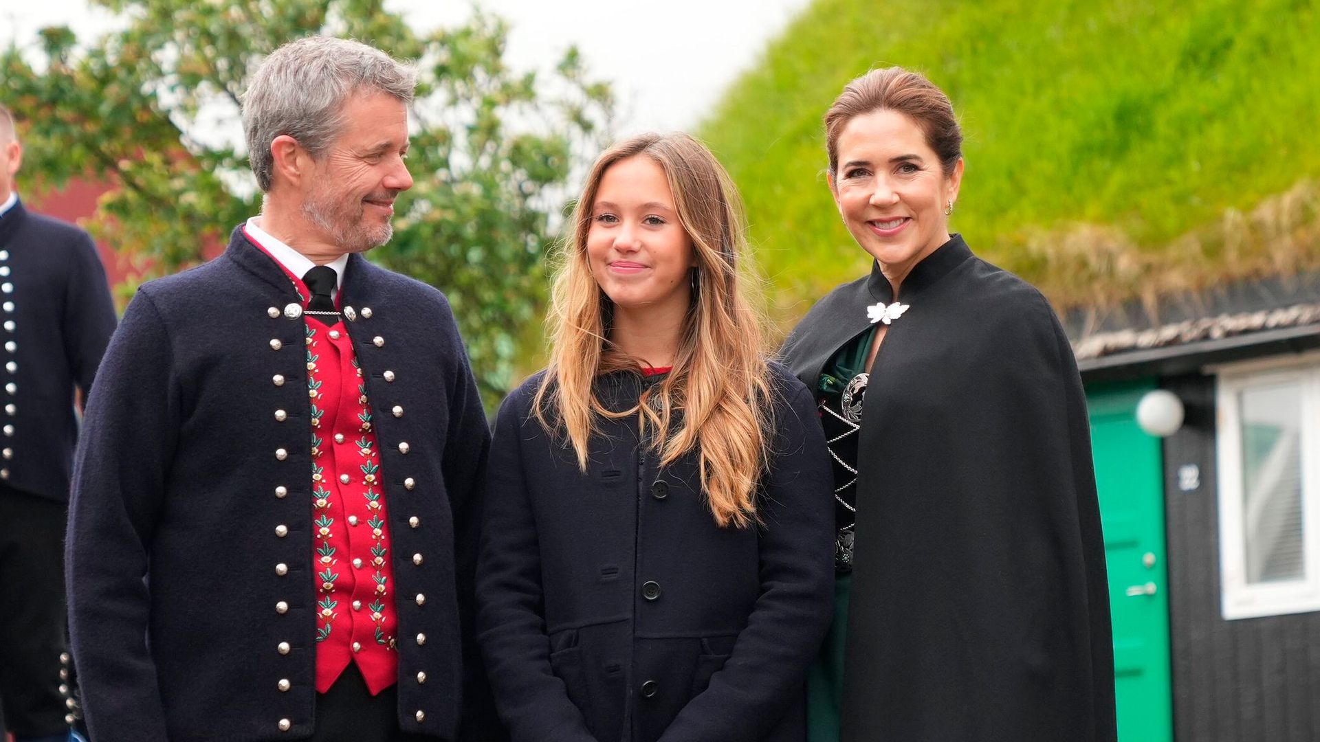 Federico y Mary de Dinamarca se llevan a su hija, la princesa Josephine, de viaje a las islas Feroe