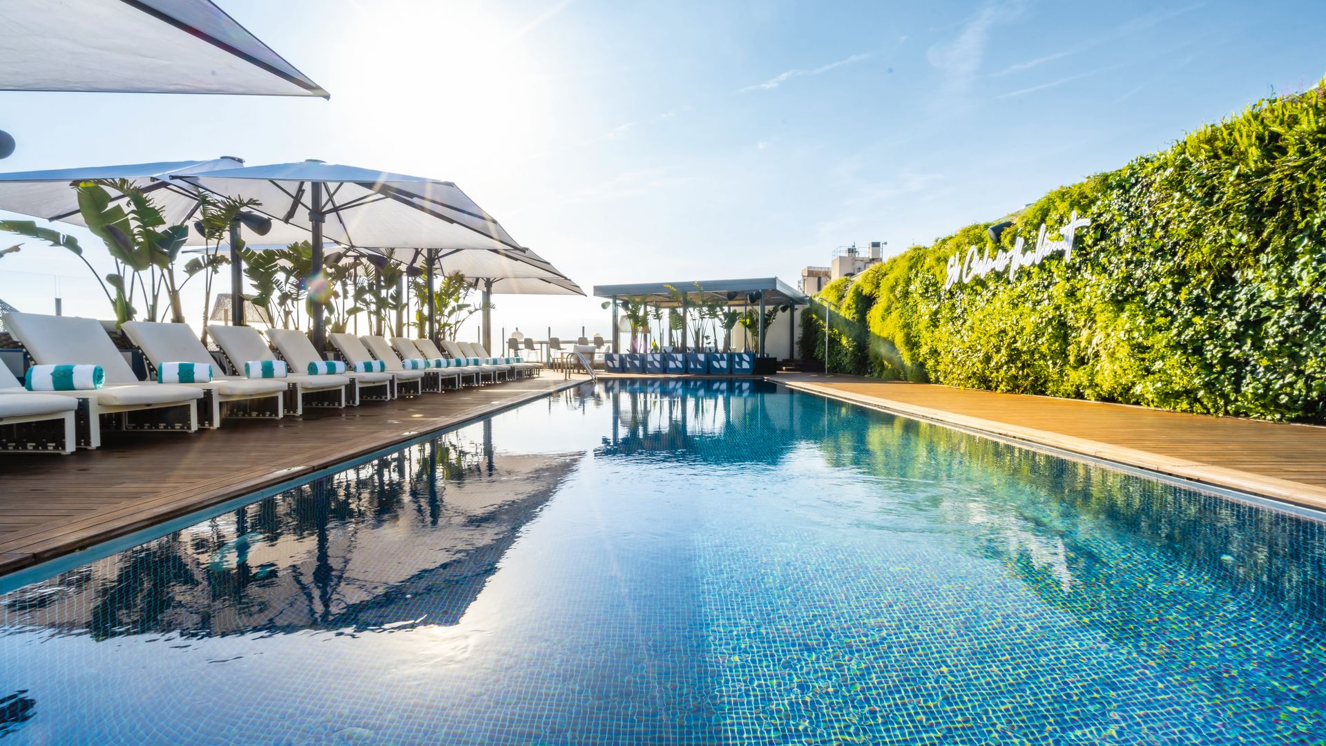 Piscina de SOFITEL BARCELONA SKIPPER