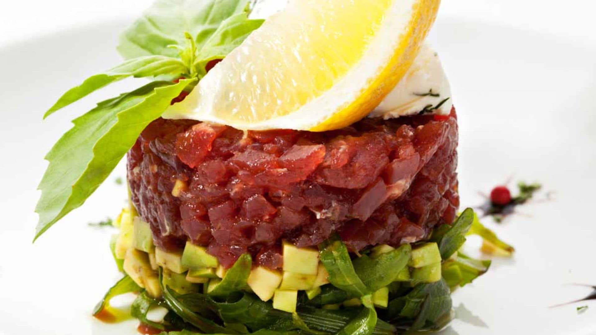 Tartar de atún rojo con aguacate