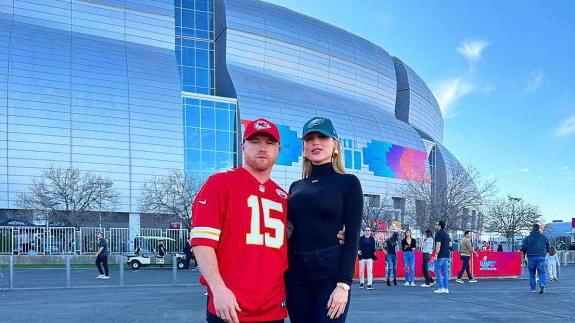 El Canelo y su esposa, Fernanda Gómez, disfrutan de una romántica cita en el Super Bowl