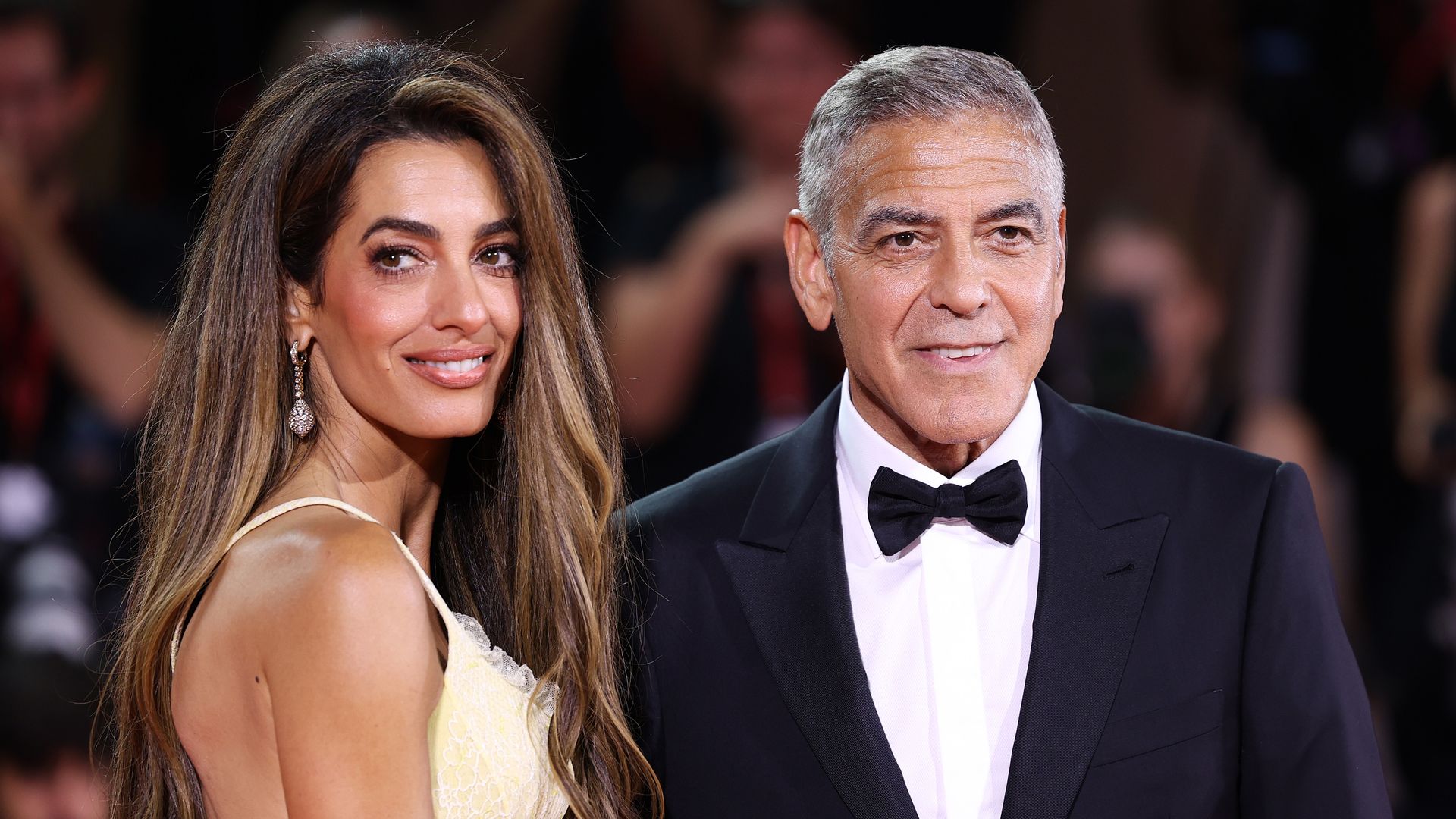 Amal Clooney y George Clooney en la red carpet del Venice International Film Festival 