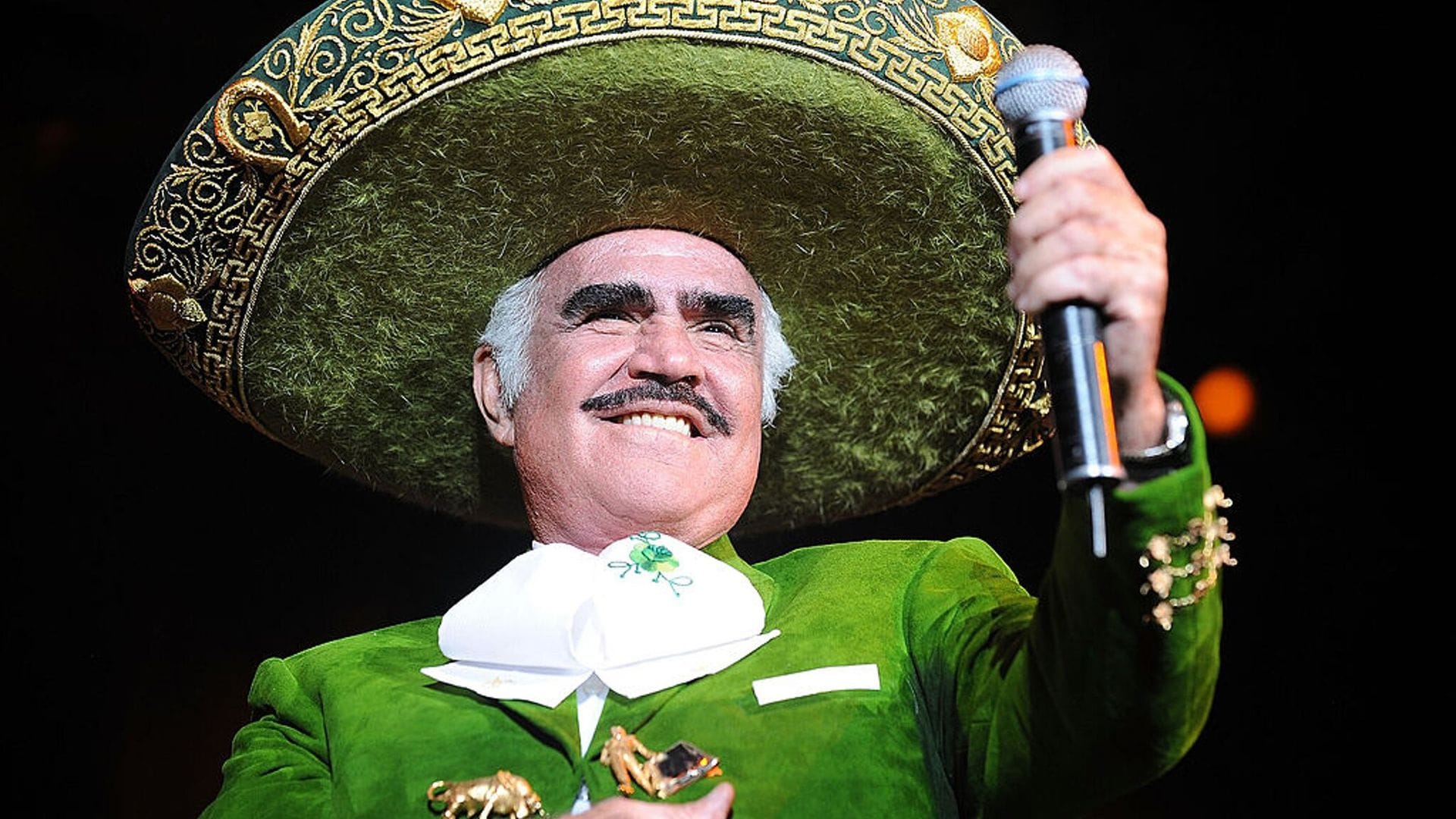 El hijo mayor de Vicente Fernández confirma que su padre sufre del síndrome de Guillain-Barré