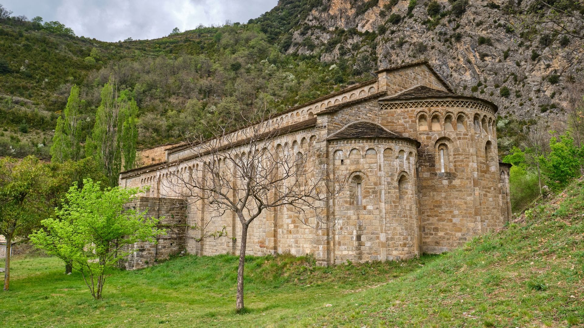Roda de Isábena, una ruta por este bonito pueblo medieval del pirineo oscense
