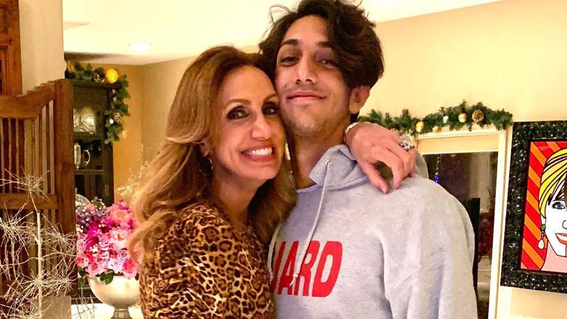¡FaceApp no miente! Lili Estefan es idéntica a su hijo mayor
