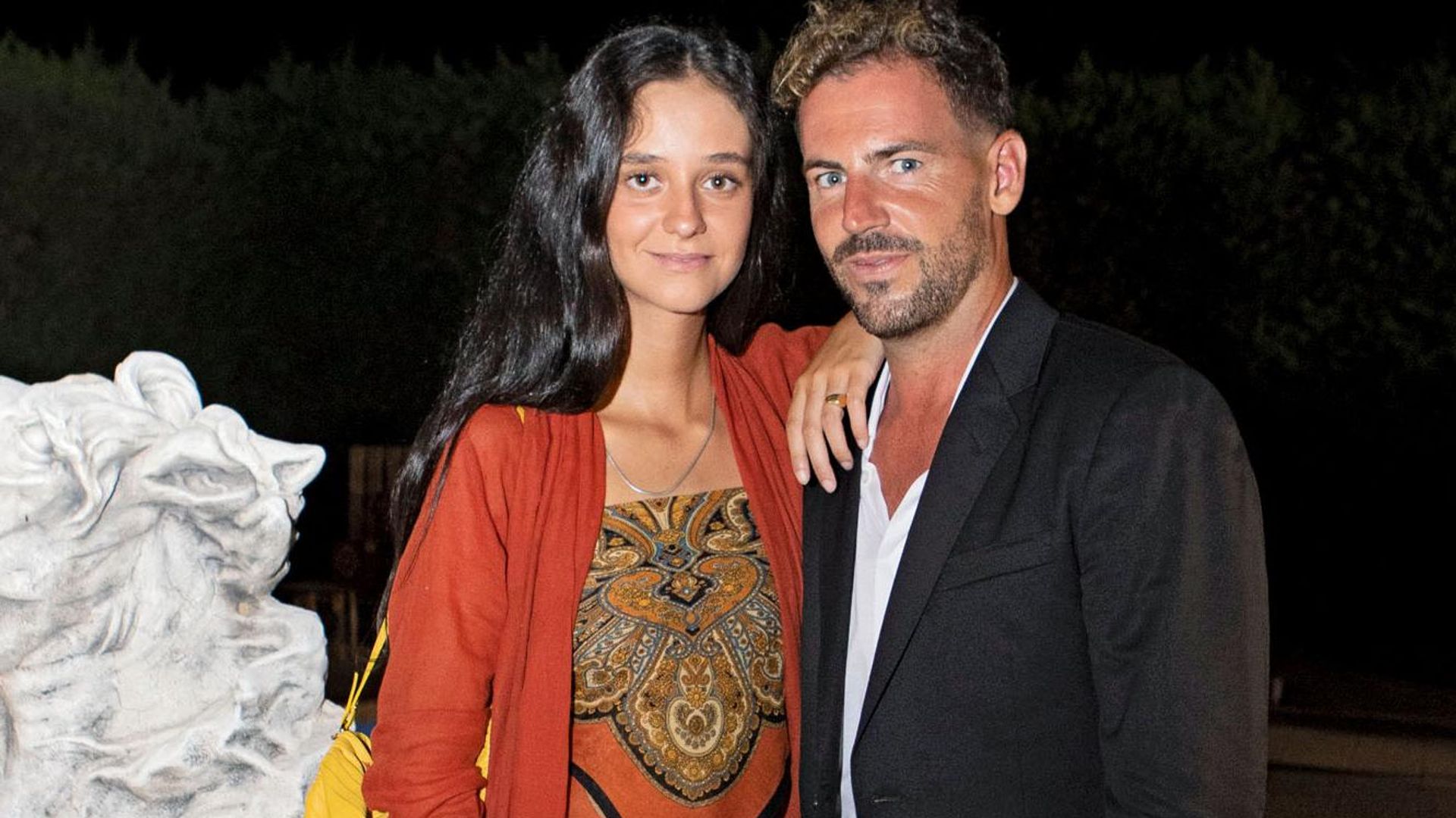 Entramos en la gran fiesta de Santi Serra en la Costa Brava: de su amiga, Victoria de Marichalar, al futbolista Riqui Puig