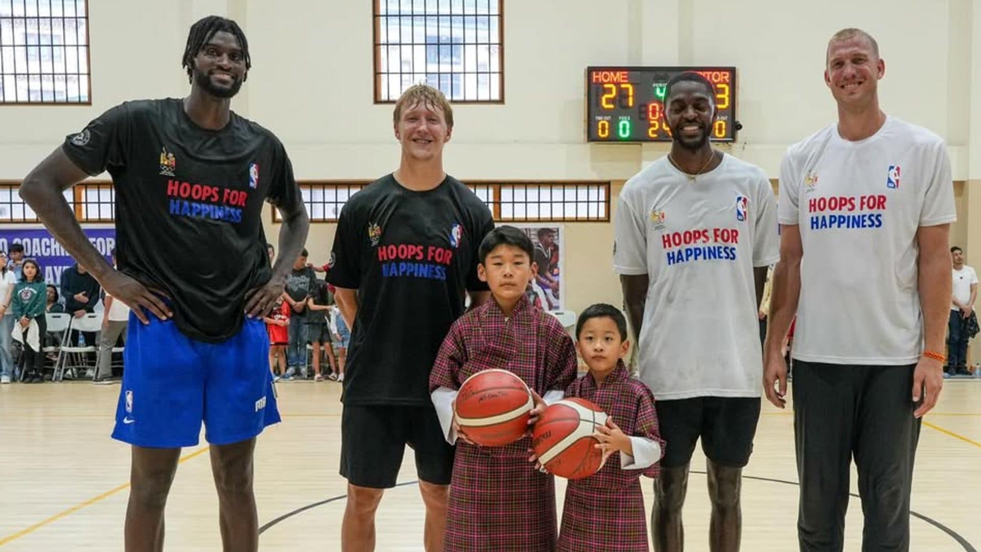 Los príncipes dragón de Bután conquistan corazones junto a las estrellas de la NBA