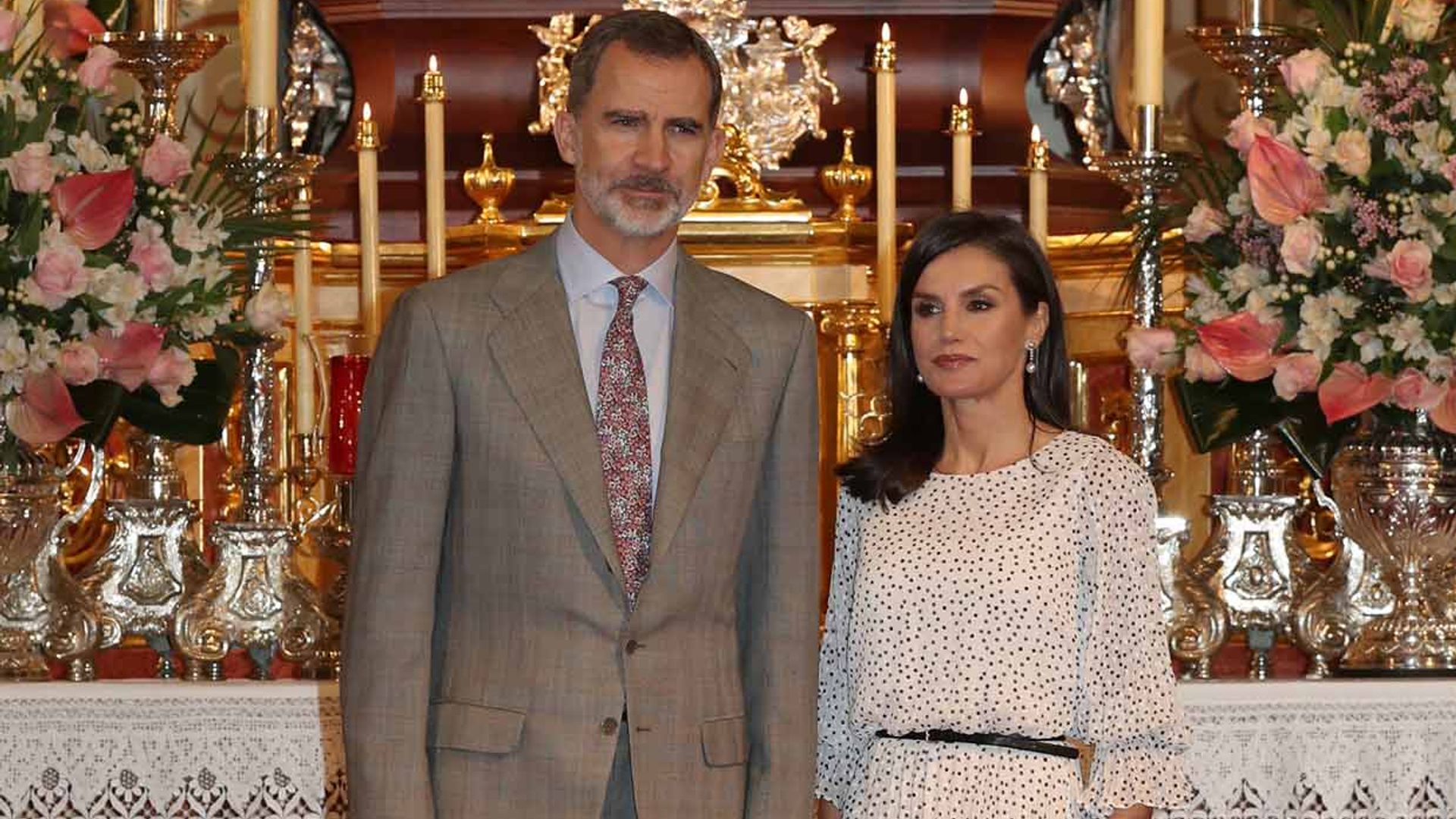 Una salve y un repique de campanas para recibir a los Reyes en su visita a la Virgen del Rocío