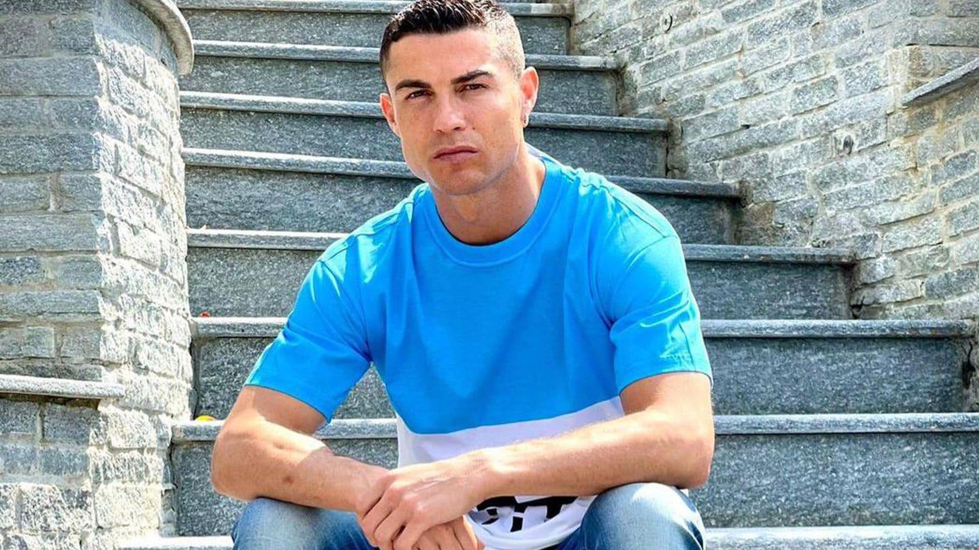 Aficionados dedican minuto de aplausos a Cristiano Ronaldo por la pérdida de su bebé