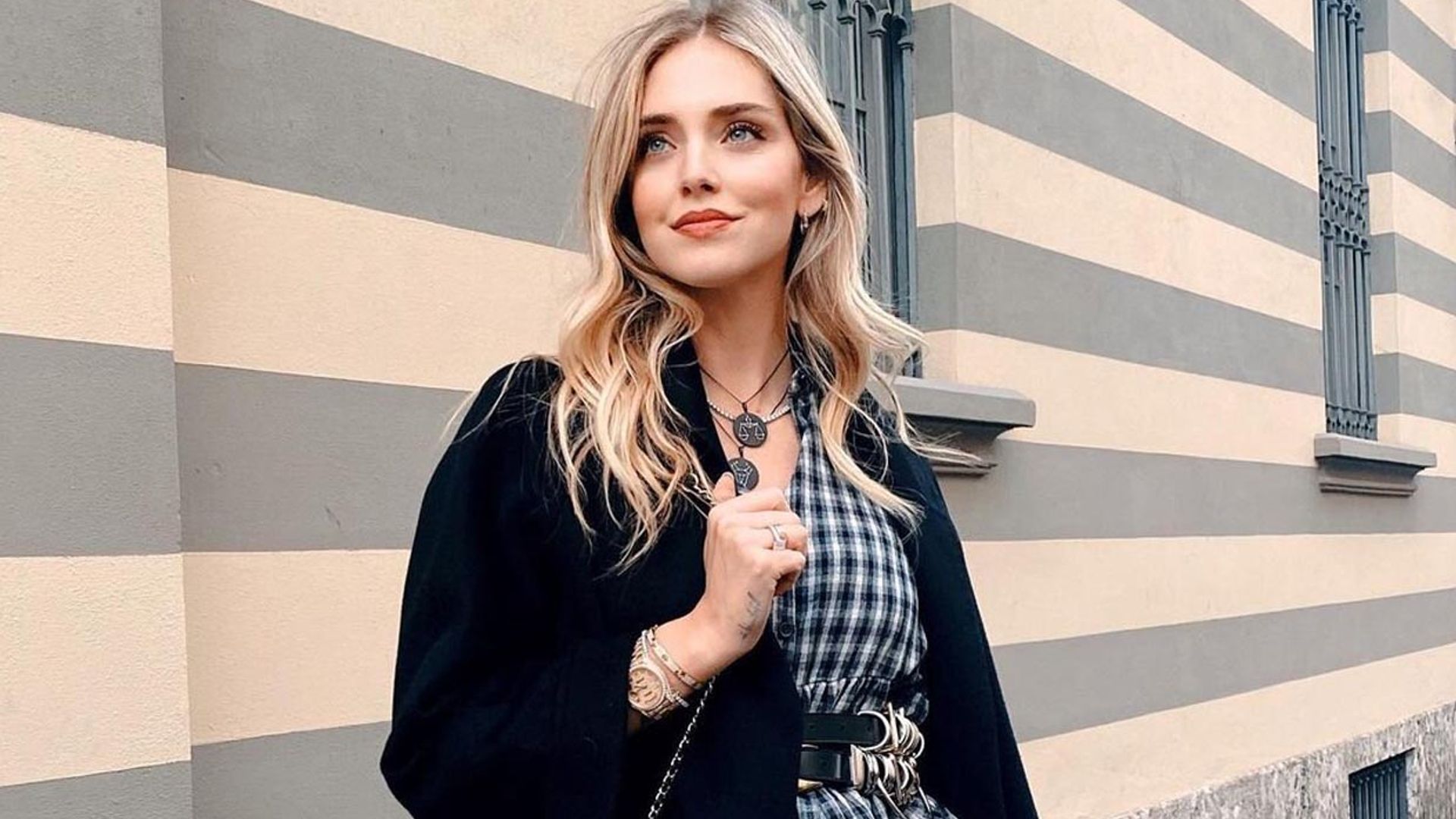 Si ya tienes el vestido de cuadros 'baby doll' de Zara, combínalo como Chiara Ferragni