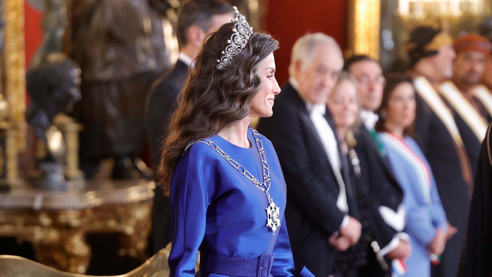 La Reina que sabe reinventarse con sus cambios de look: de sus ondas sin precedentes a su coleta 'bubble'