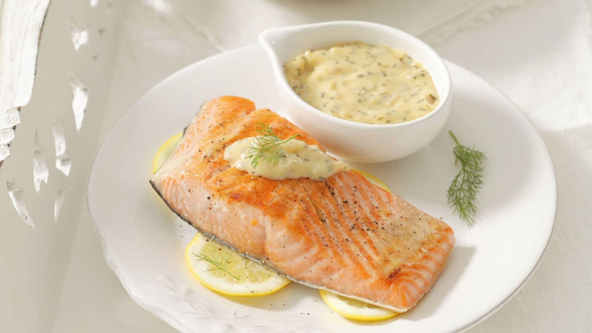 Salmón con salsa bearnesa