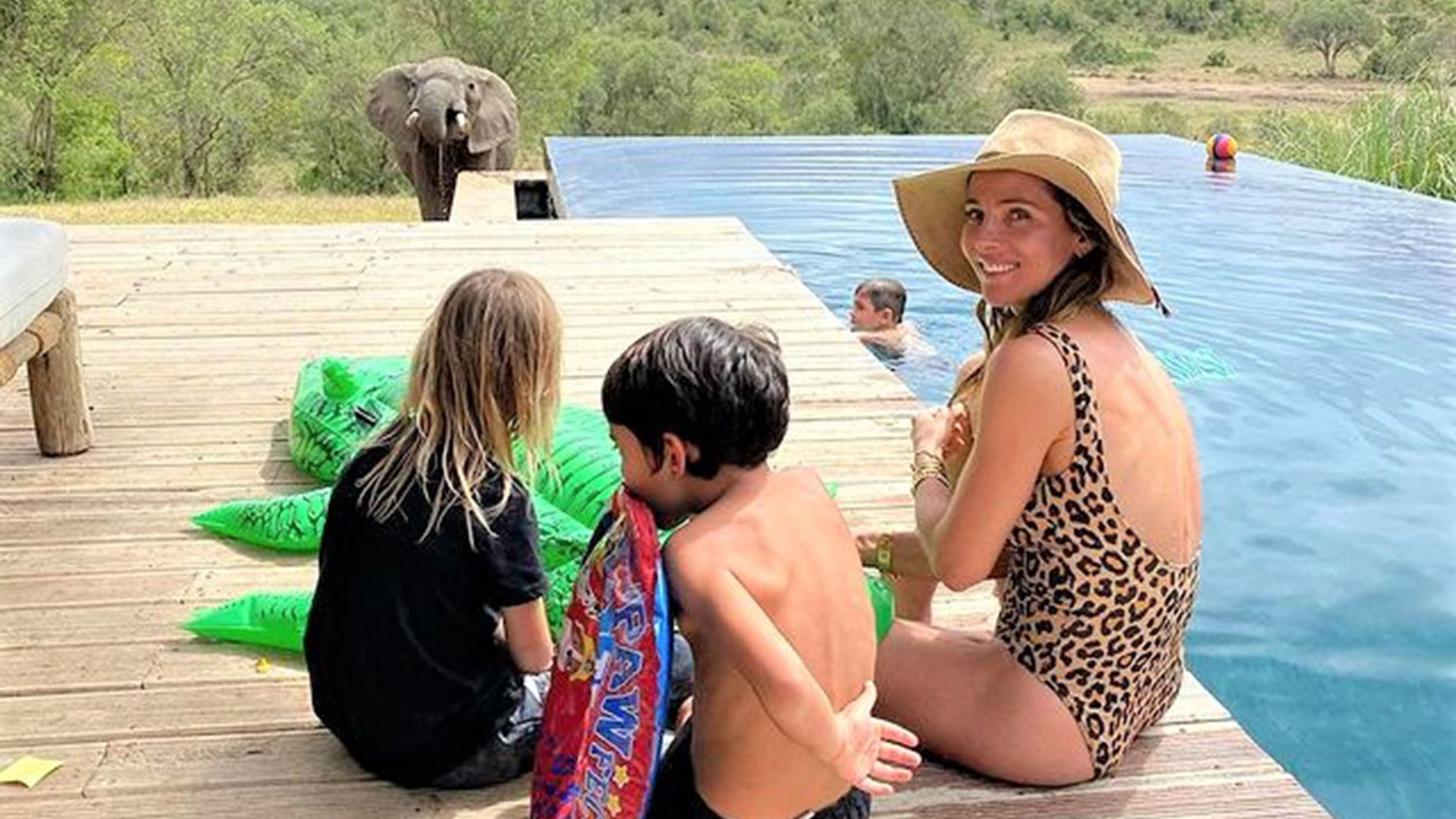 ¡Entre elefantes y leones! La apasionante aventura africana de Elsa Pataky y Chris Hemsworth con sus tres hijos