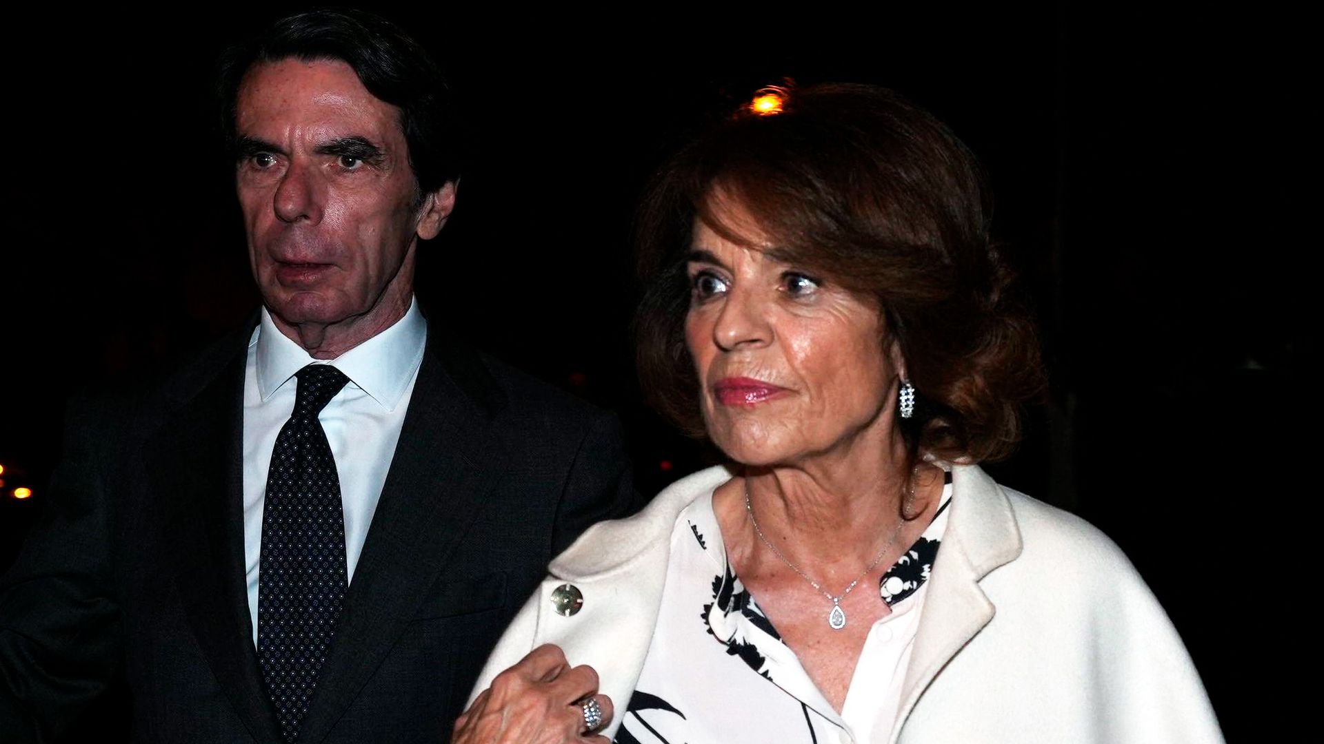 De Aznar y Ana Botella a Claudia Osborne: numerosos amigos arropan a la familia en el funeral de Paloma de Urquijo y Eulate