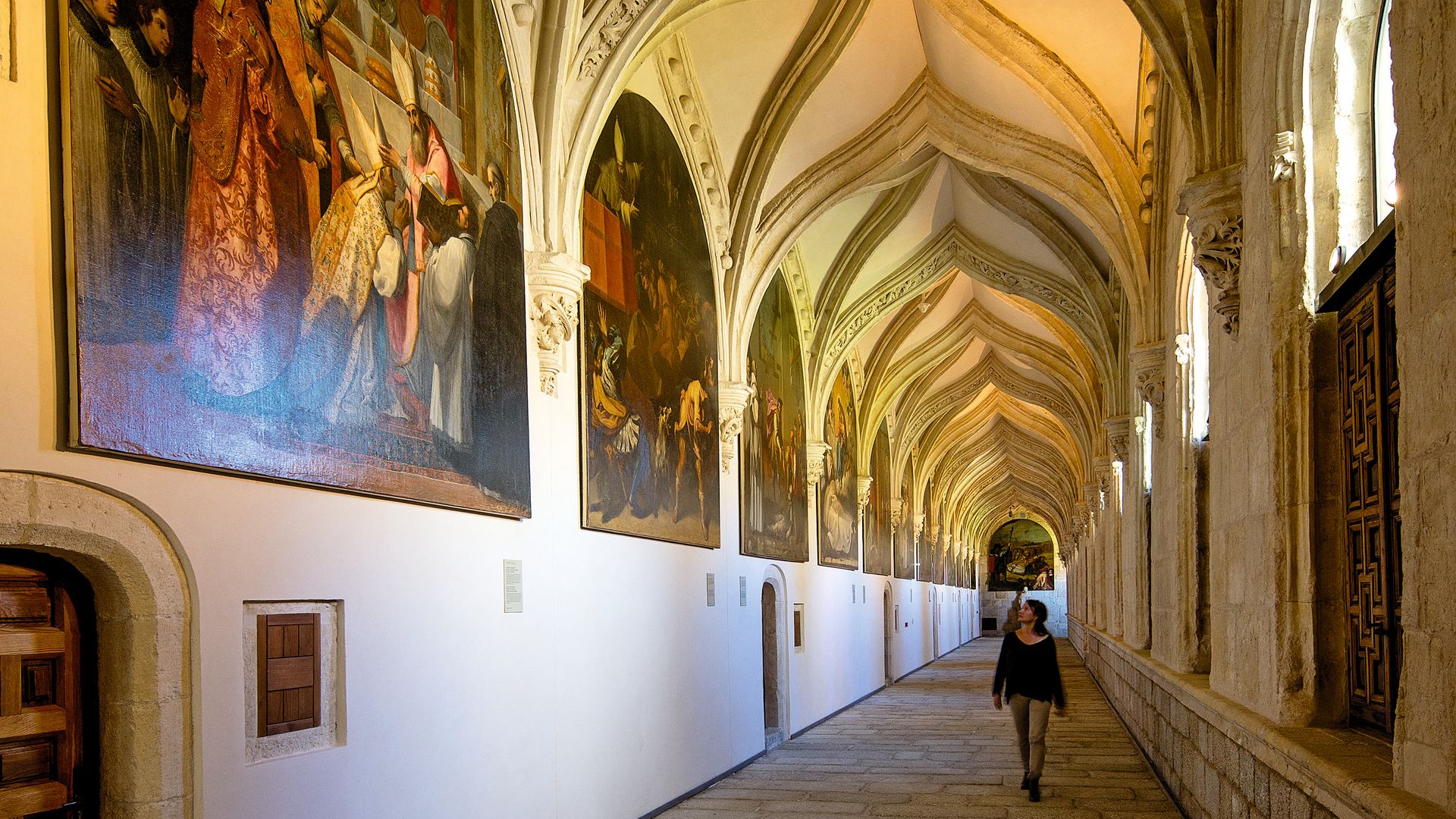 El monumental monasterio de la sierra de Guadarrama donde aún es posible alojarse con los monjes