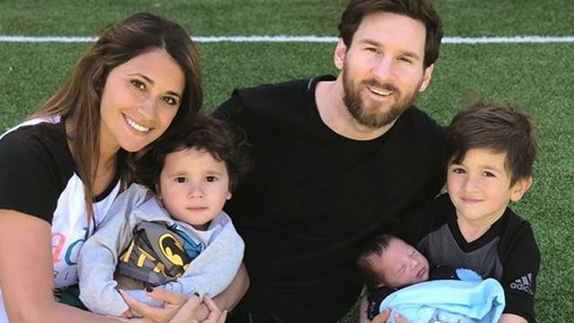 Leo Messi y Antonela Roccuzzo nos enseñan por primera vez la carita de su hijo Ciro