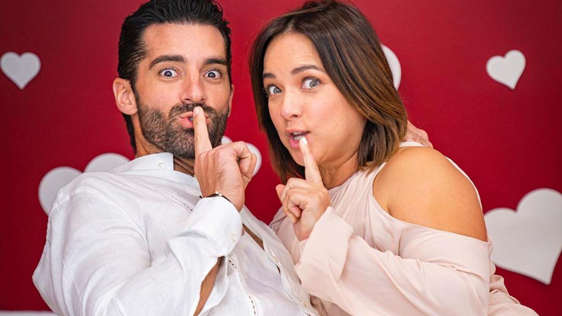Adamari López y Toni Costa protagonizan un divertido momento con el reto de parejas