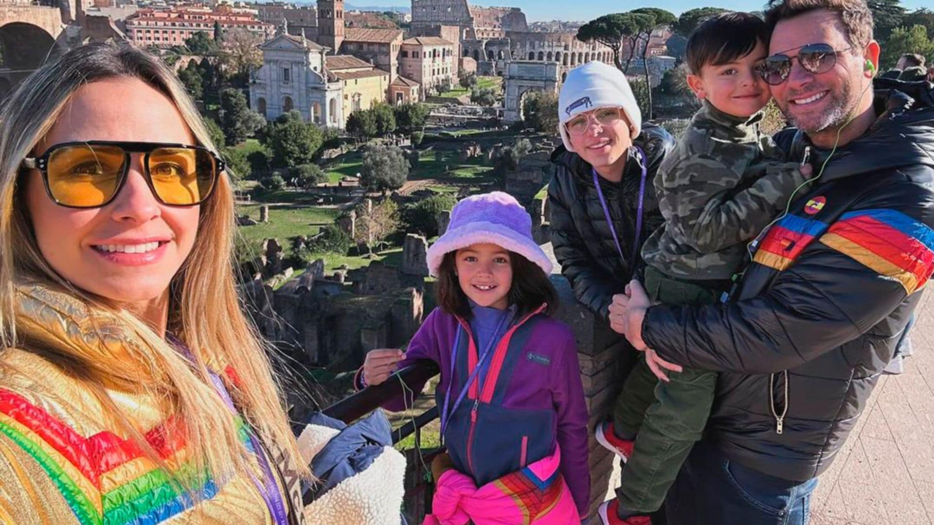 Desde Italia, Pato Borghetti y Odalys Ramírez disfrutan de una divertida travesía junto a sus hijos