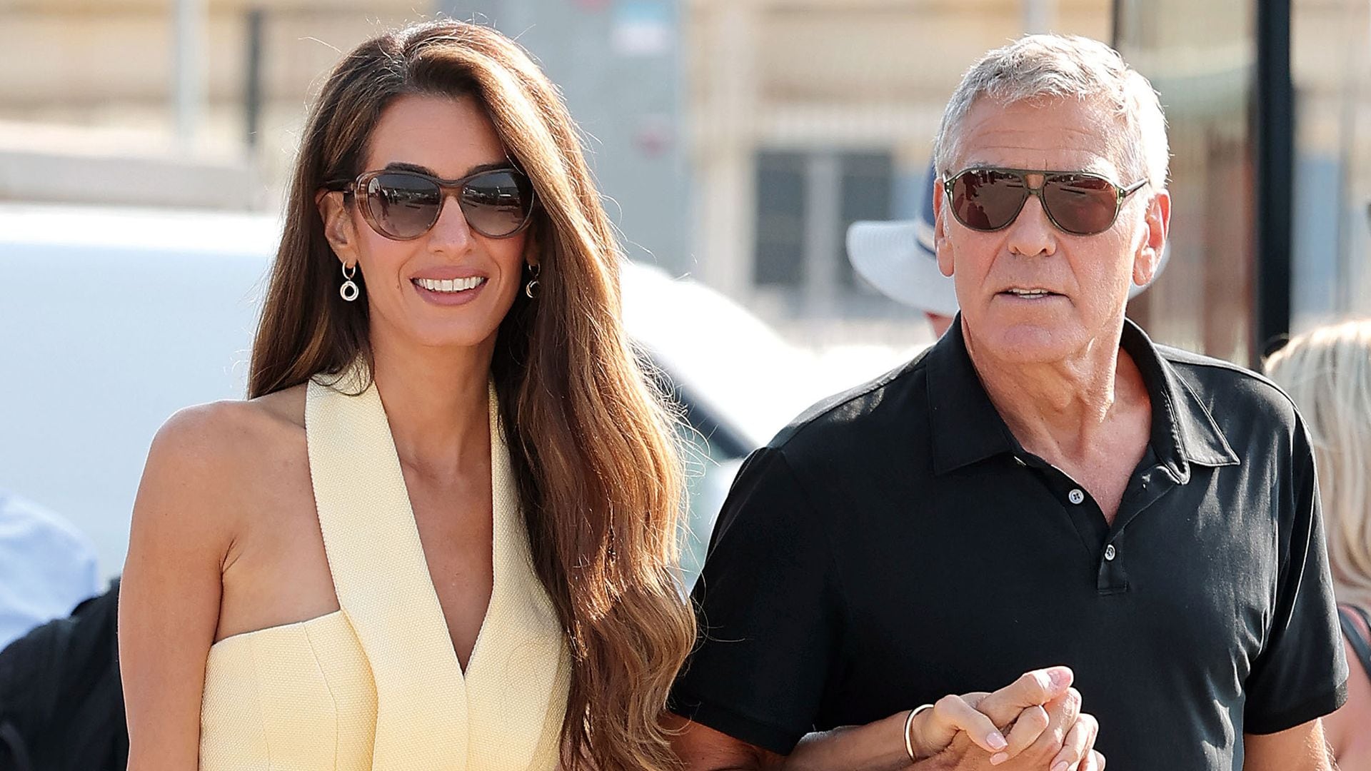 Amal y George Clooney paseando por Venecia