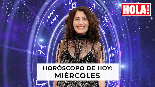 Lisa Edelstein en primer plano, de fondo la rueda del zodiaco