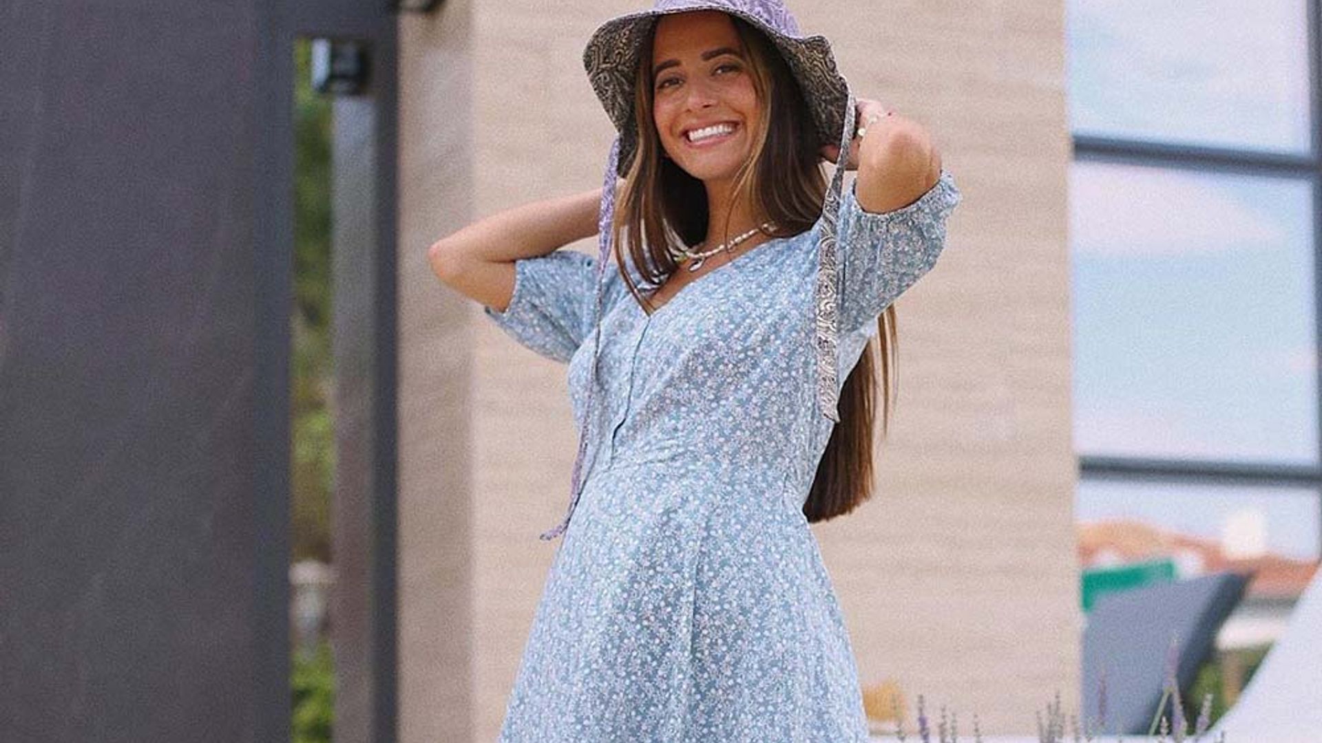 Los vestidos y bañadores premamá con los que estarás guapa y cómoda en los días de calor