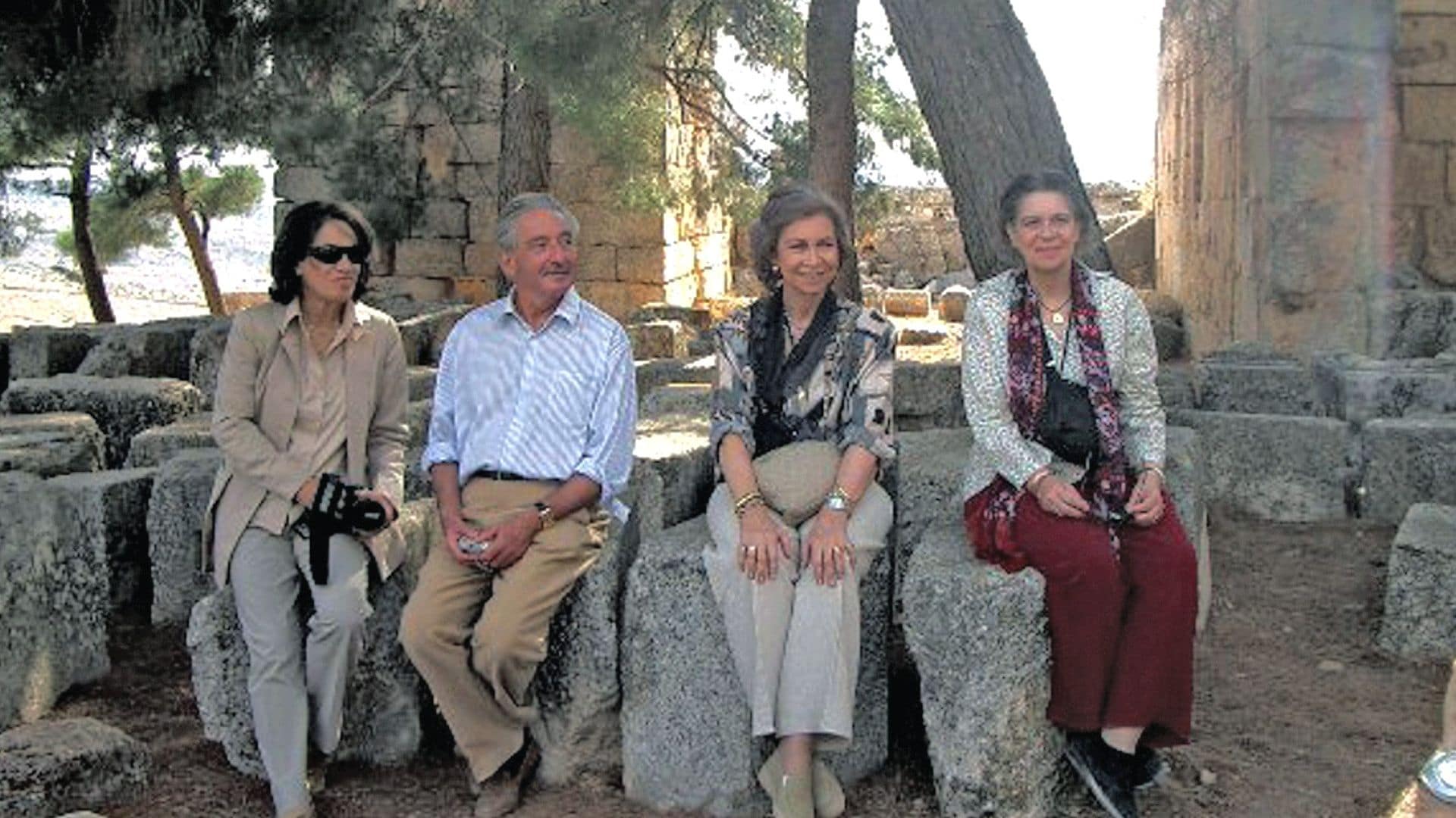 La reina Sofía durante una visita privada a Siria en compañía de su hermana, la princesa Irene de Grecia, y su tío abuelo el príncipe Miguel, con su mujer Marina Karella