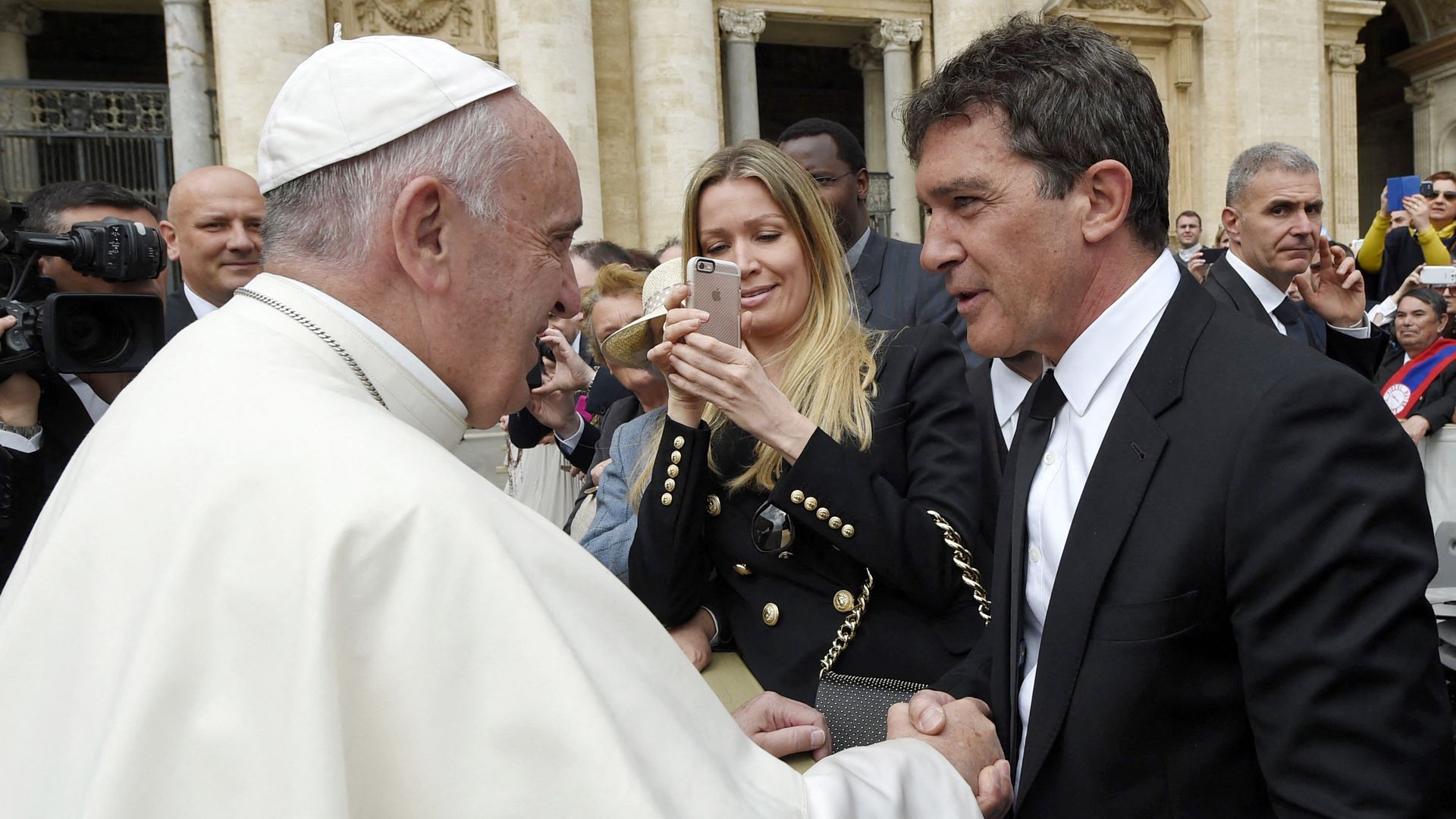 Antonio Banderas nos cuenta su encuentro con el papa argentino: 'Solidario, comprometido y valiente'