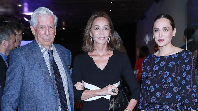Isabel Preysler recibe la noticia del fallecimiento de Mario Vargas Llosa rodeada de sus hijos