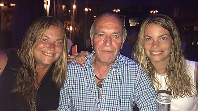 Caritina Goyanes junto a su hermana Carla y su padre via Instagram