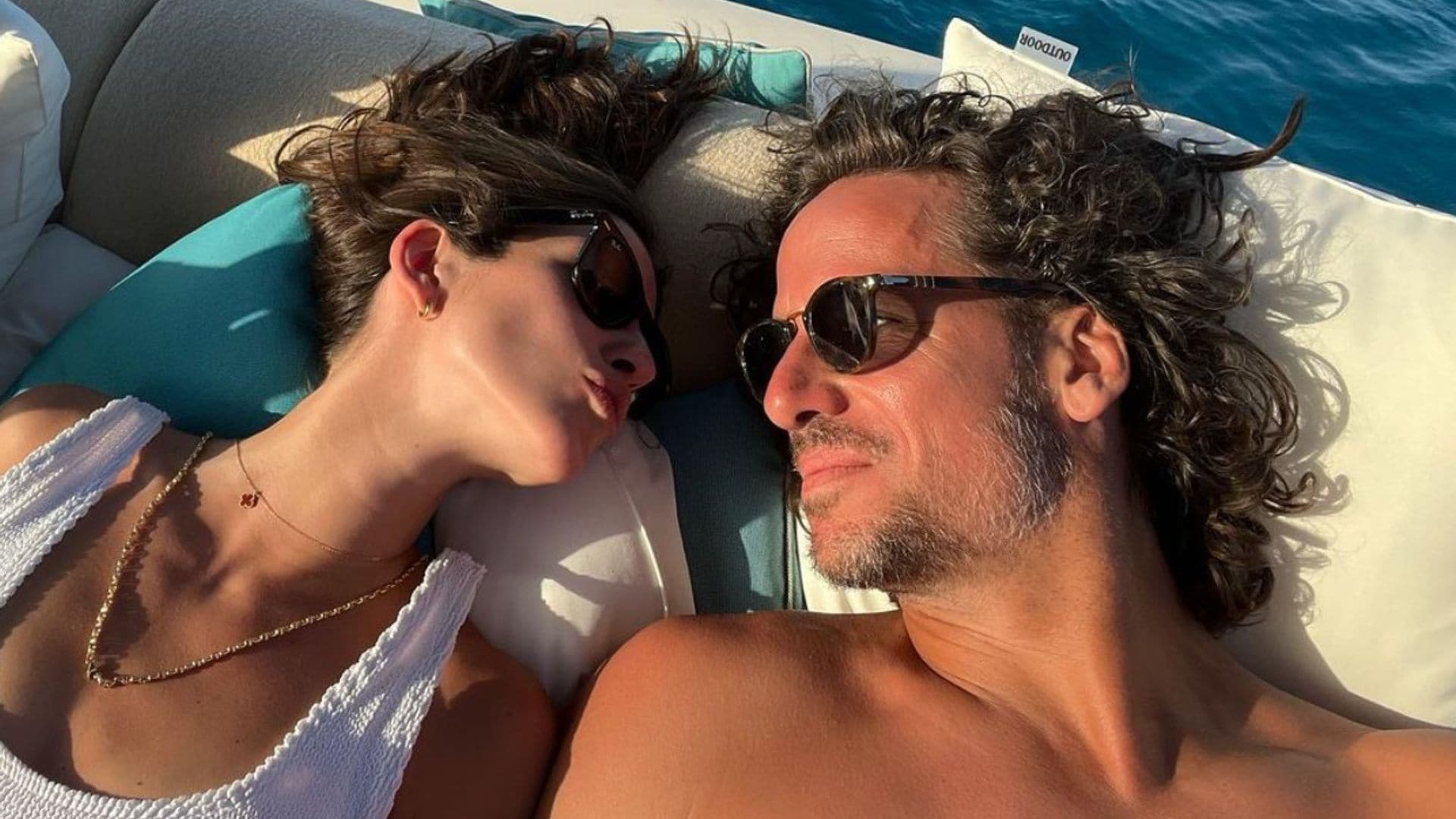 Sandra Gago y Feliciano López, como nunca les habíamos visto, cantando enamorados 'Será porque te amo'