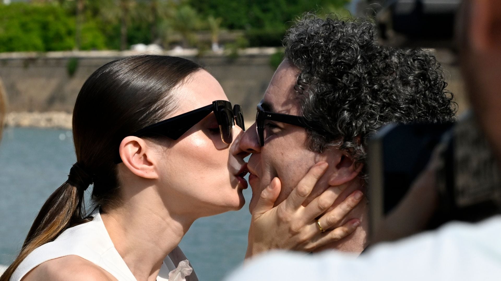 María Valverde y Gustavo Dudamel, más cariñosos que nunca en Palma antes de su gran noche en el Atlàntida Film Fest