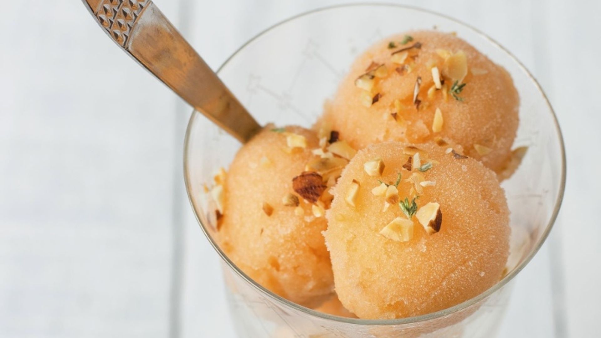 Sorbete de melón y nueces