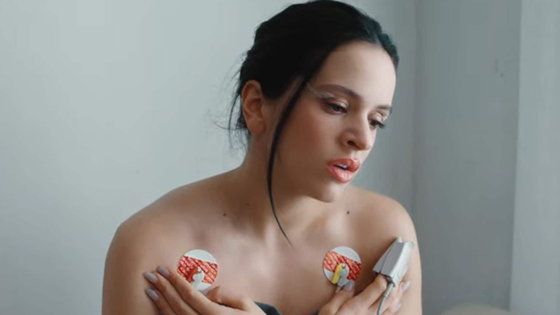 Rosalía cuenta en 'Berghain' la historia de una mujer que atraviesa un proceso de duelo mientras lucha por curar su corazón roto.