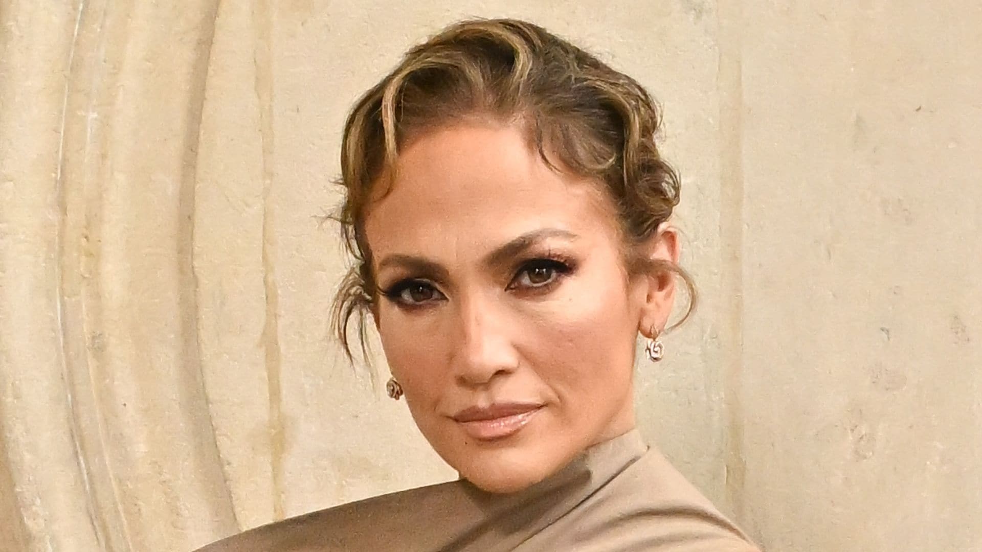 JLo confirma el regreso del 'baby hair', el peinado que Rosalía hizo famoso