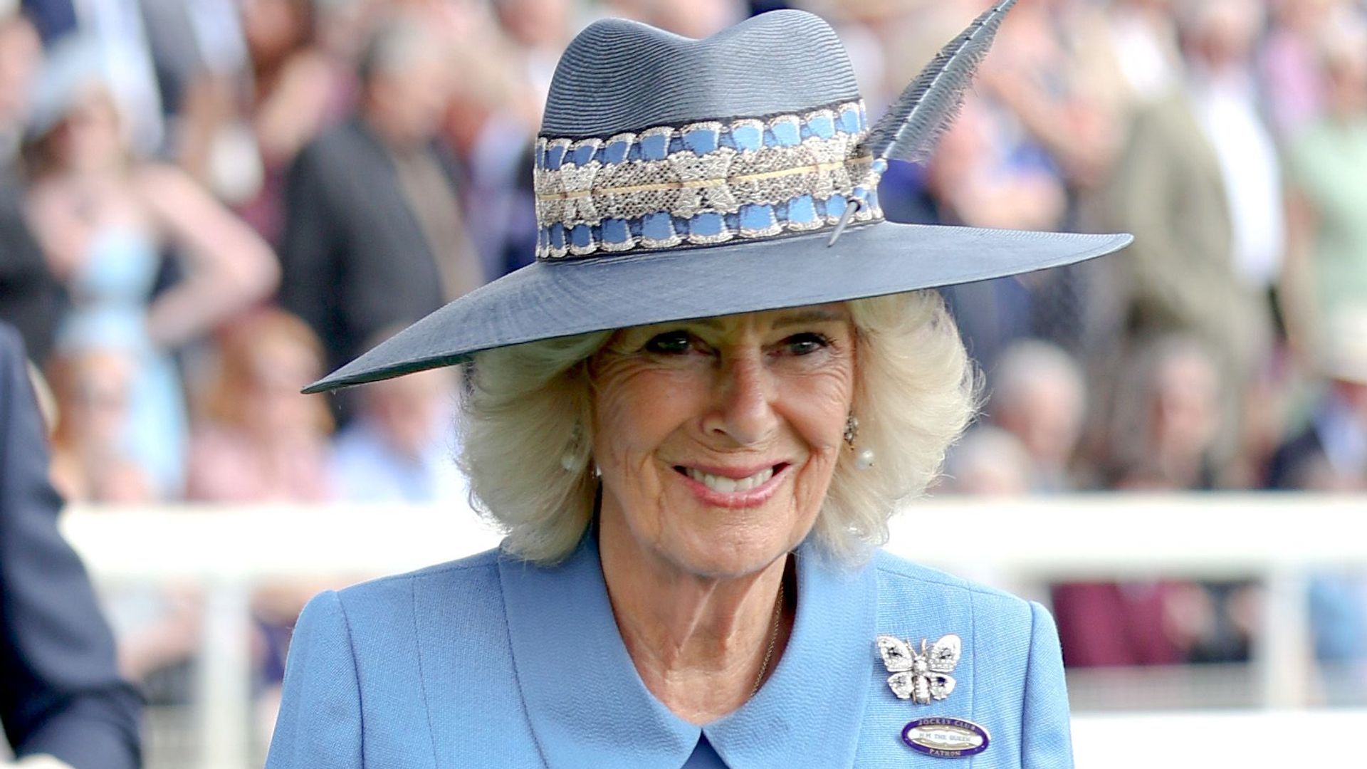 La reina es patrona del hipódromo de York.