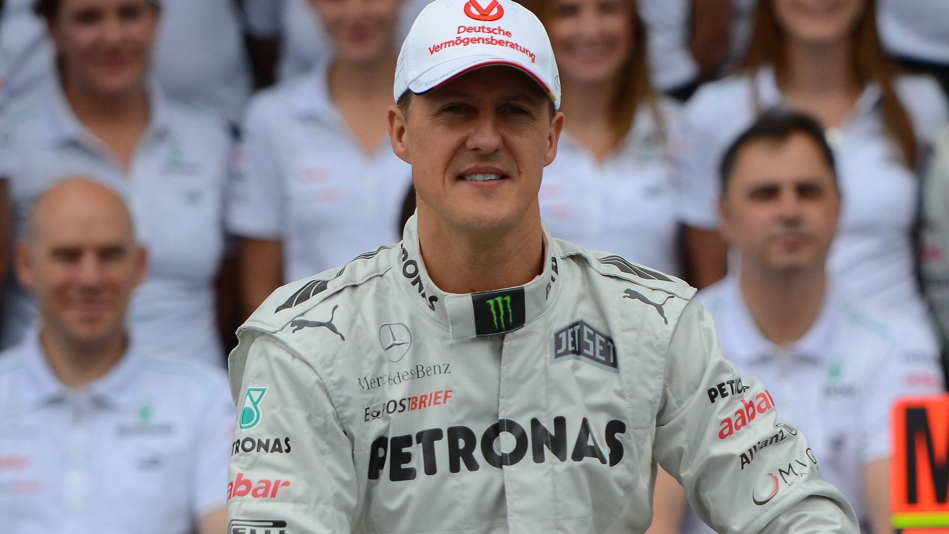 Michael Schumacher participa en una subasta benéfica con otras leyendas de la F1, casi 12 años después de su grave accidente