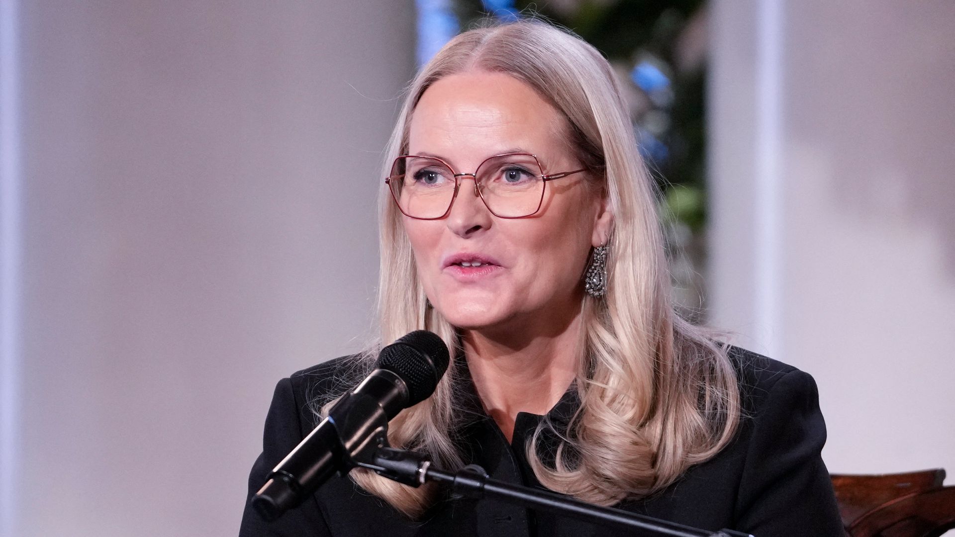 La reaparición de Mette-Marit en tres claves: un gesto revelador, una pasión y unas palabras que ahora cobran más sentido