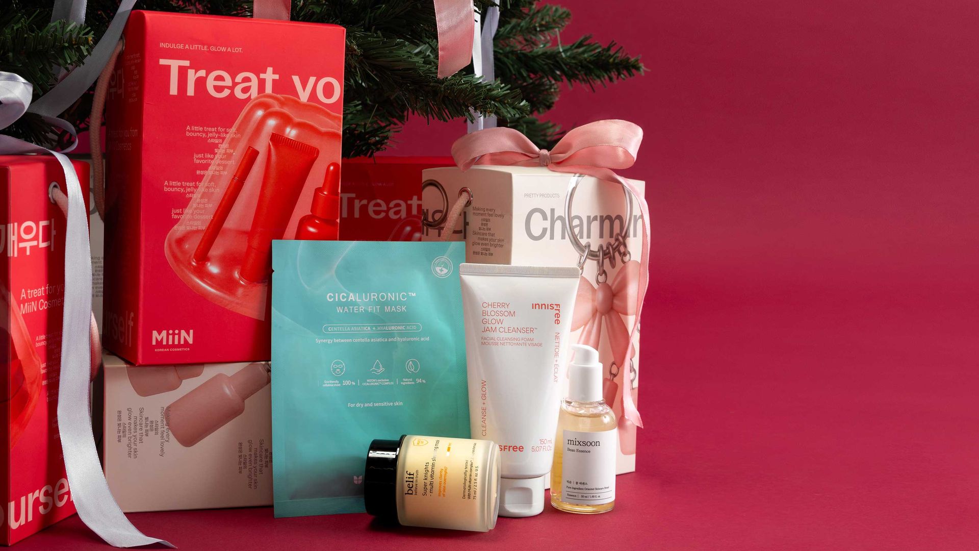 Regalos de Navidad de MiiN Cosmetics bajo el árbol