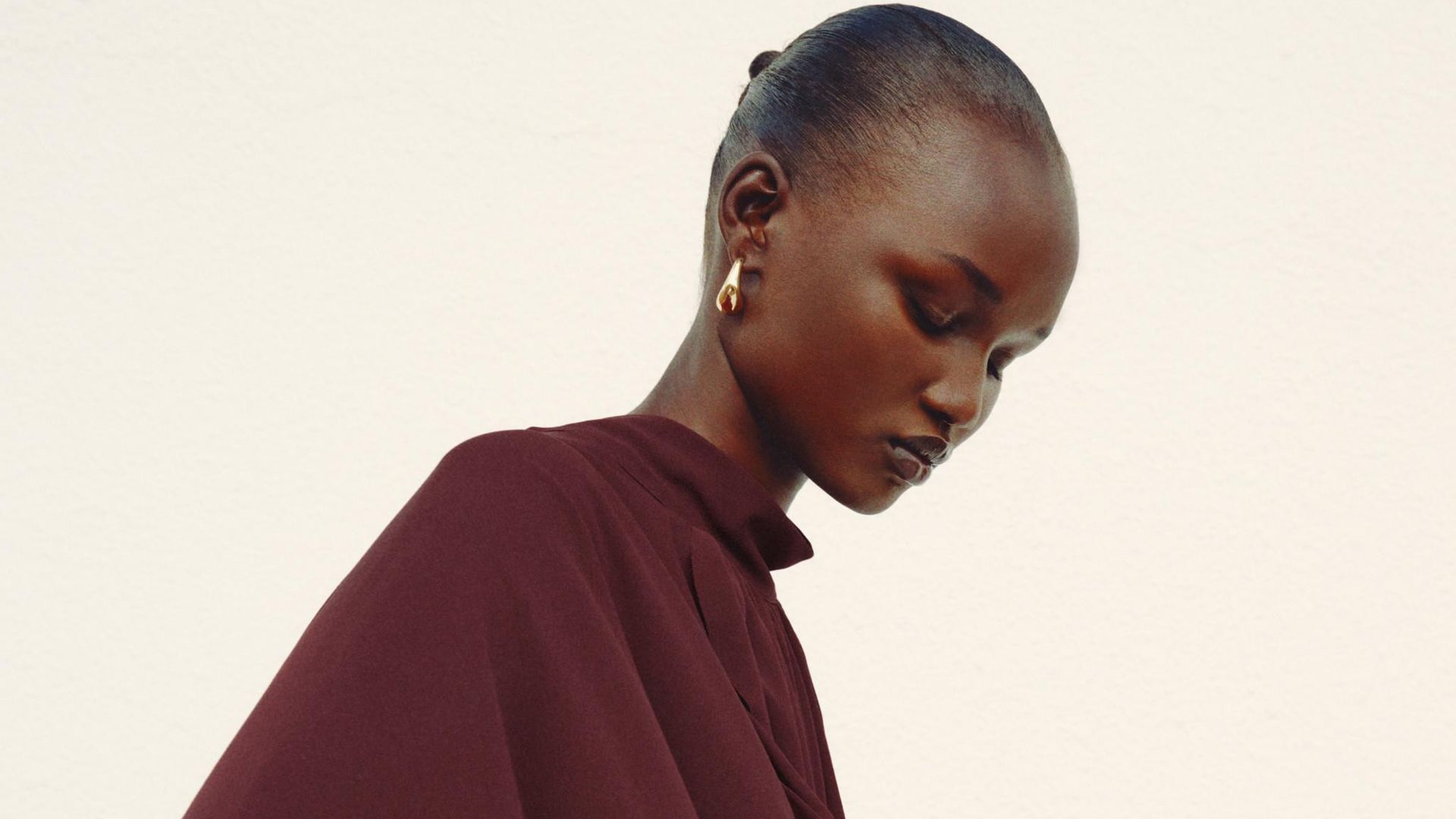 La capa de Zara que promete ser el aliado perfecto en las bodas de este invierno