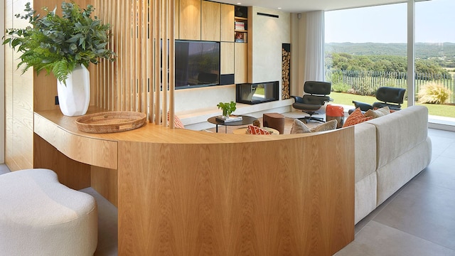 Mueble a medida curvo en el salón