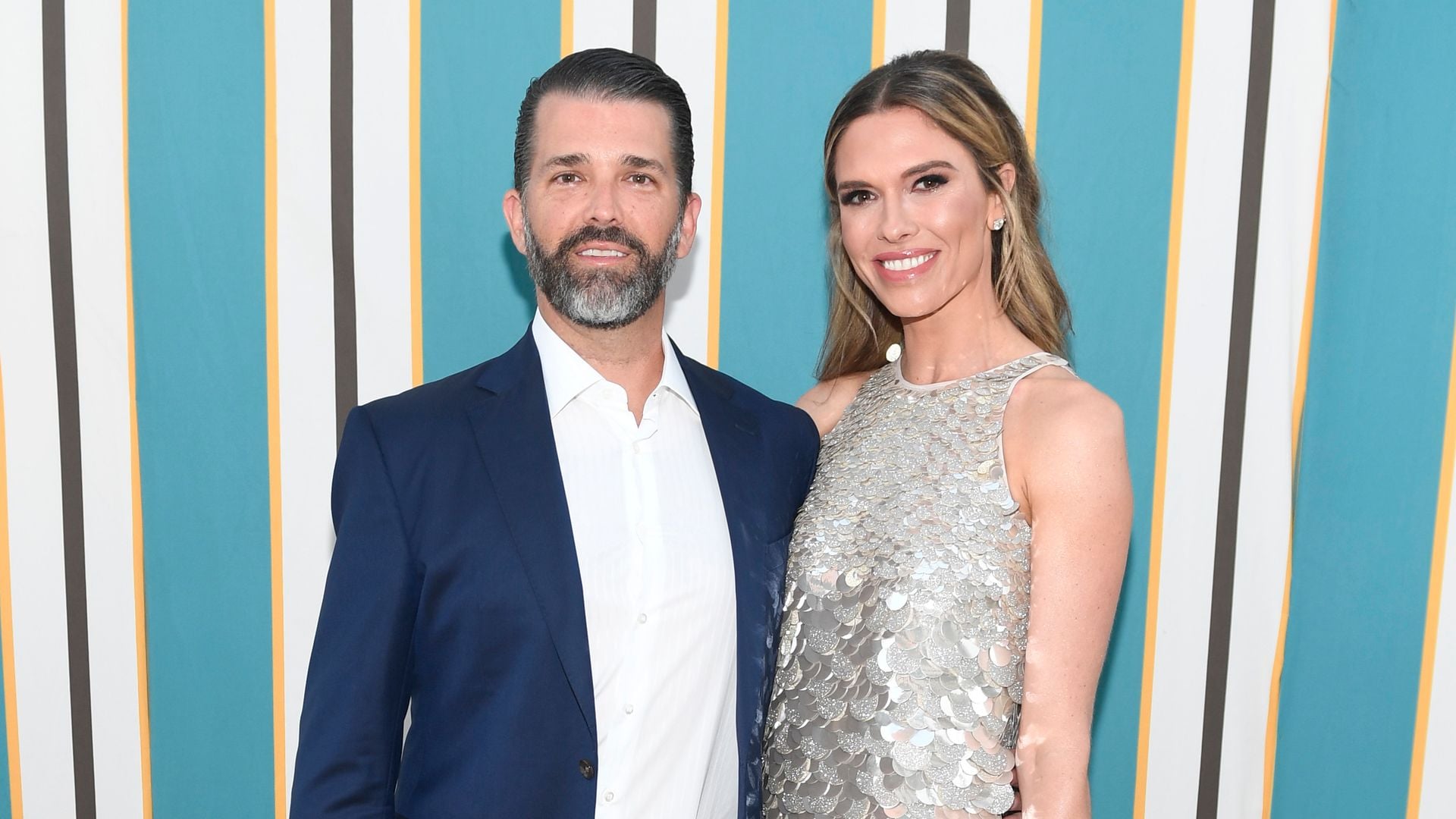 Donald Trump Jr y Bettina Anderson en la gala amFAR de Palm Beach