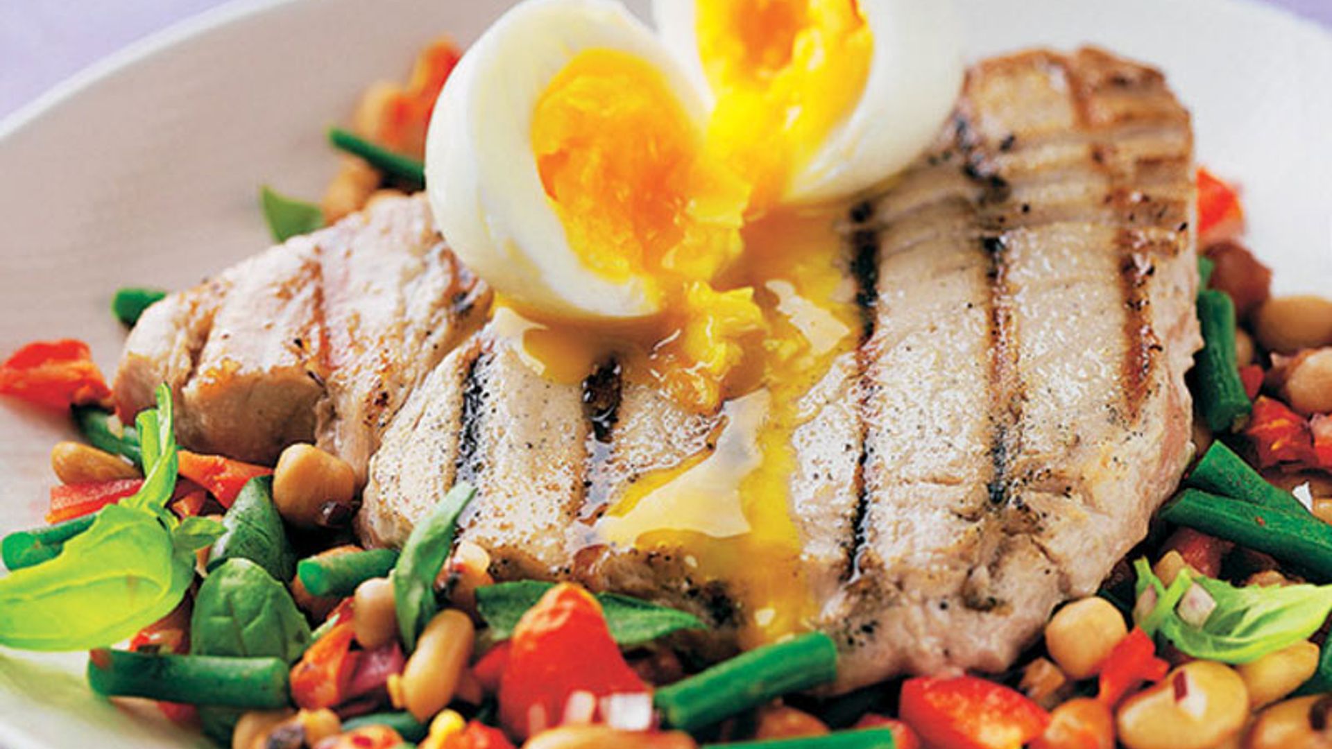 Filetes de bonito con ensalada de judías