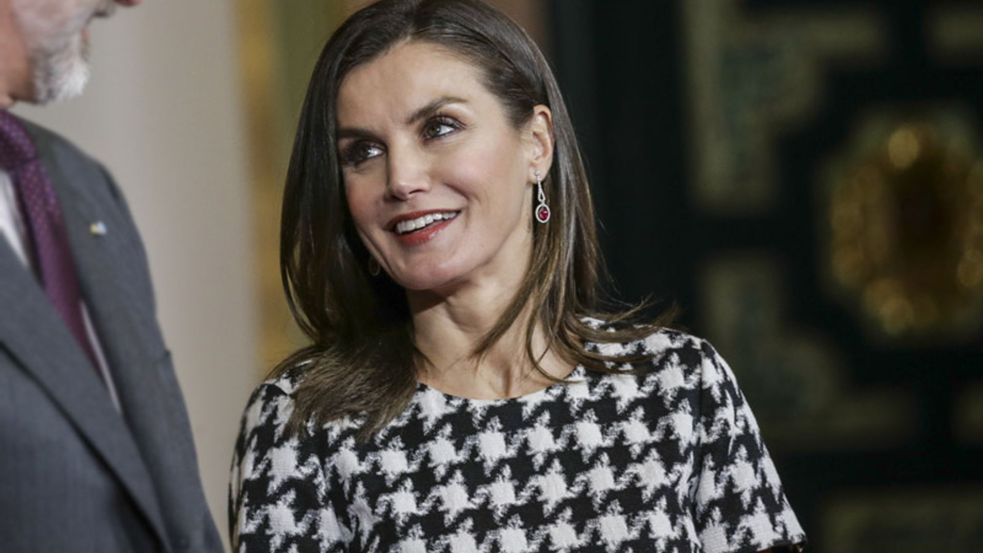 La Reina estrena un conjunto inspirado en las 'royals' británicas
