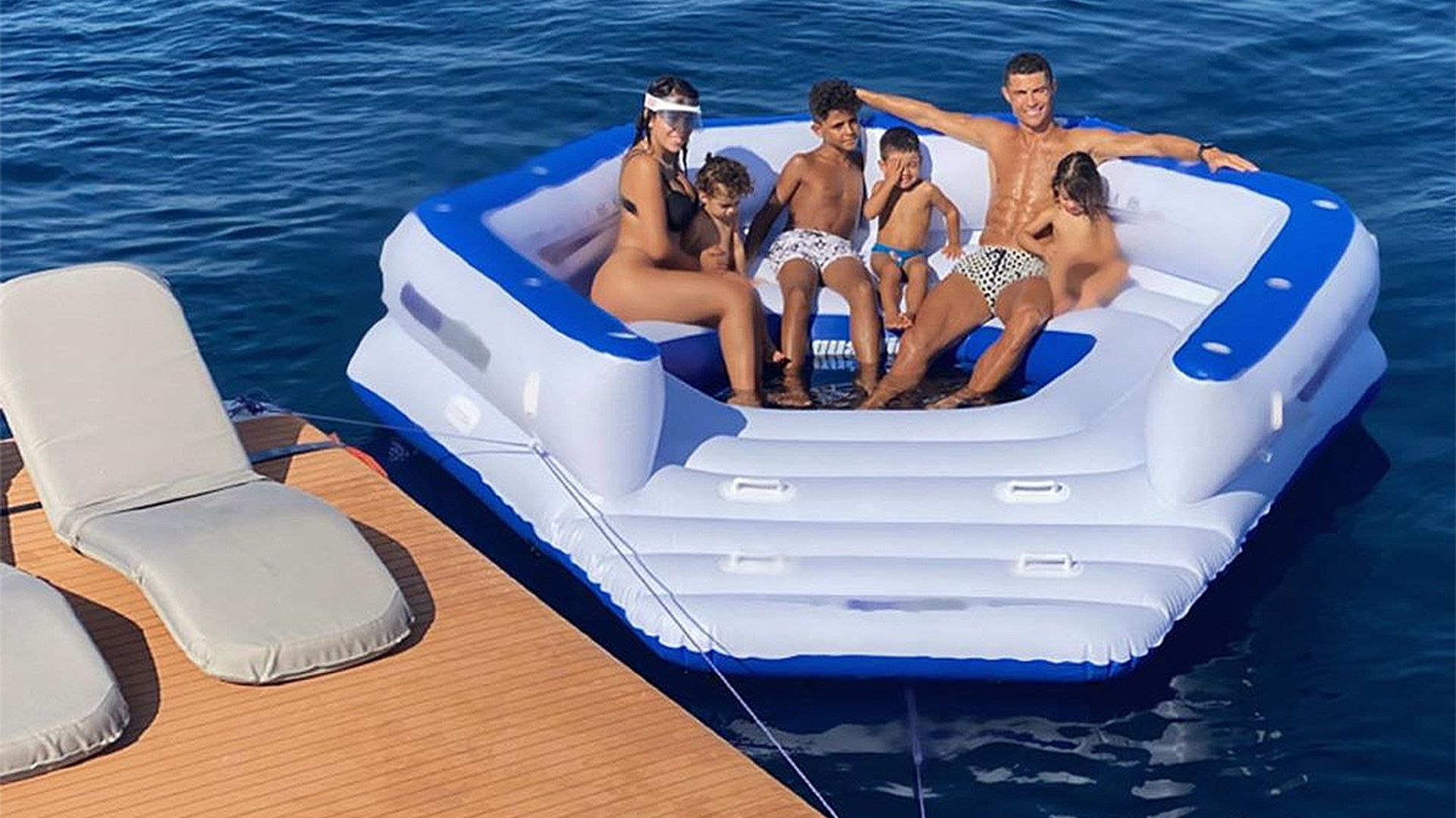 Georgina Rodríguez y Cristiano Ronaldo, capitanes del barco más sorprendente