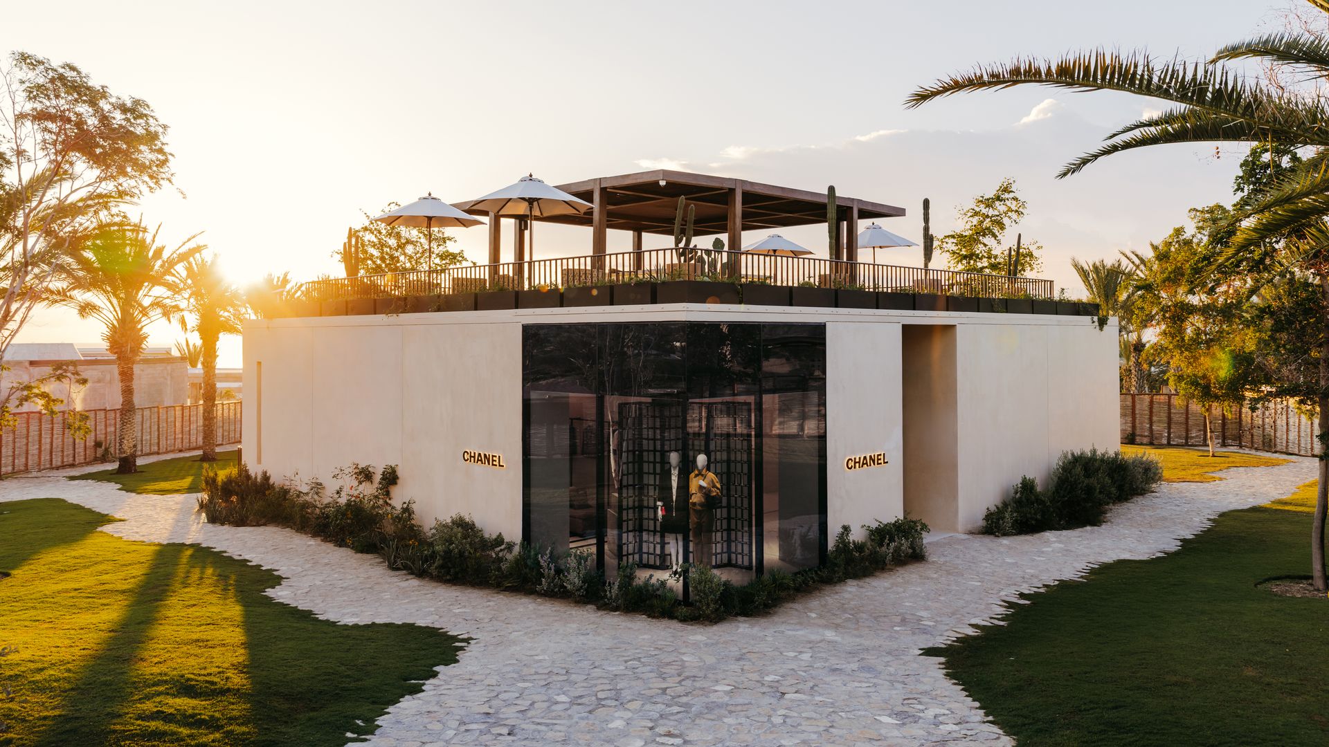 Fachada de la boutique de Chanel en Ánima Village.