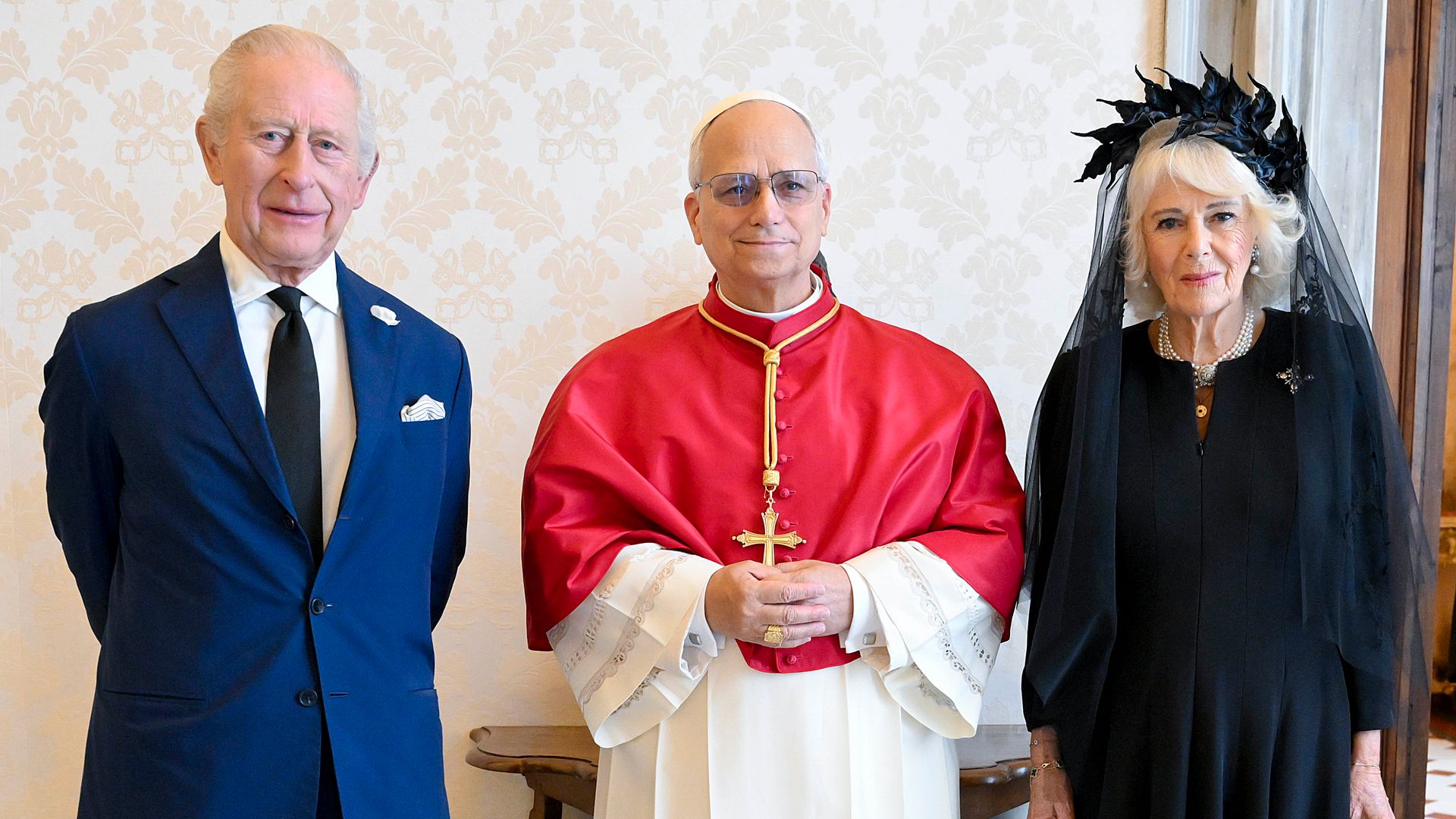 La reina Camilla y Carlos III visitan el Vaticano