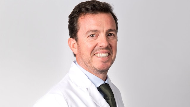Doctor Rafael Luchena, oftalmólogo director médico de Clínica Baviera Sevilla