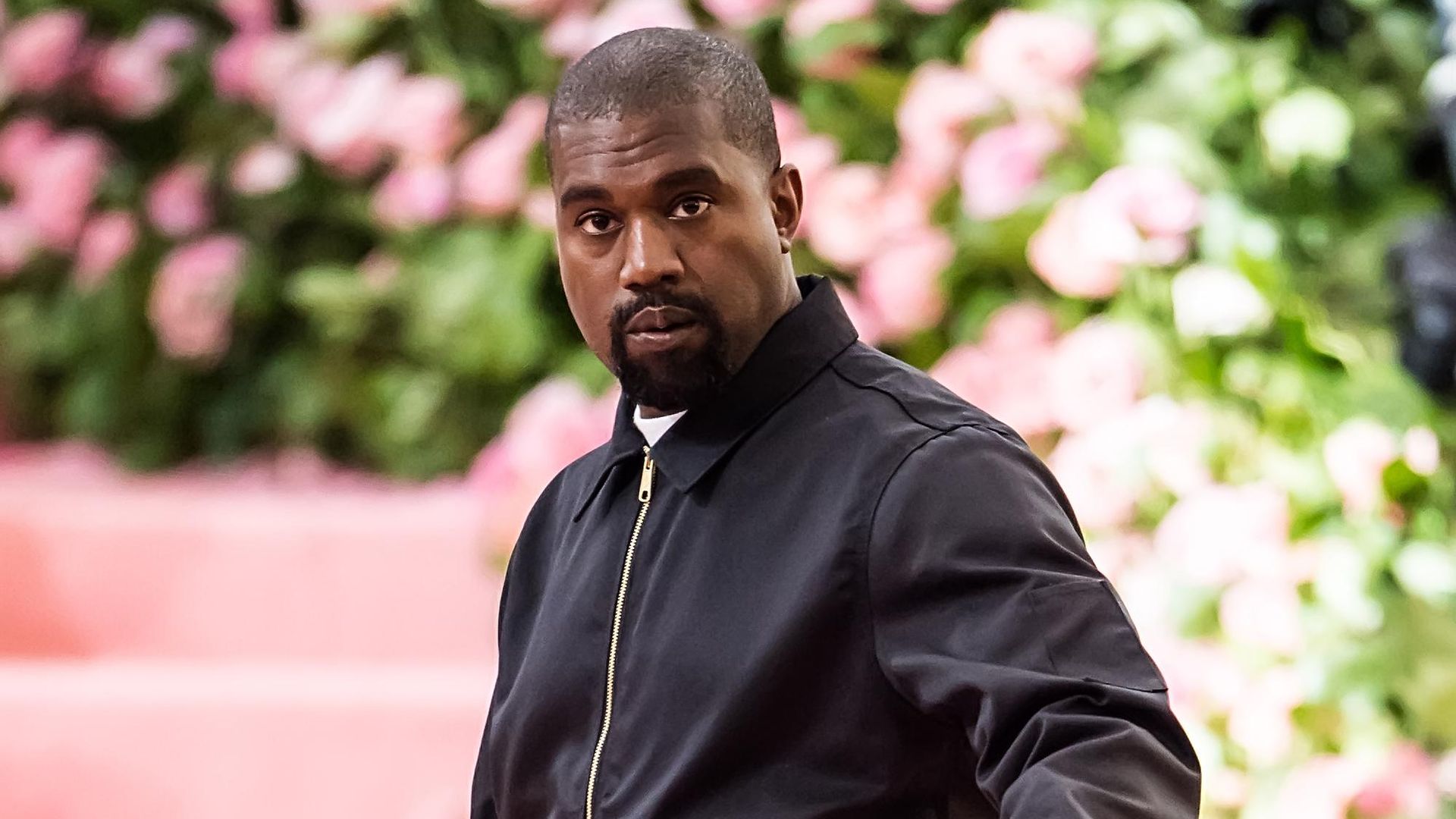 Kanye West llora en su primer mitin por la presidencia de Estados Unidos