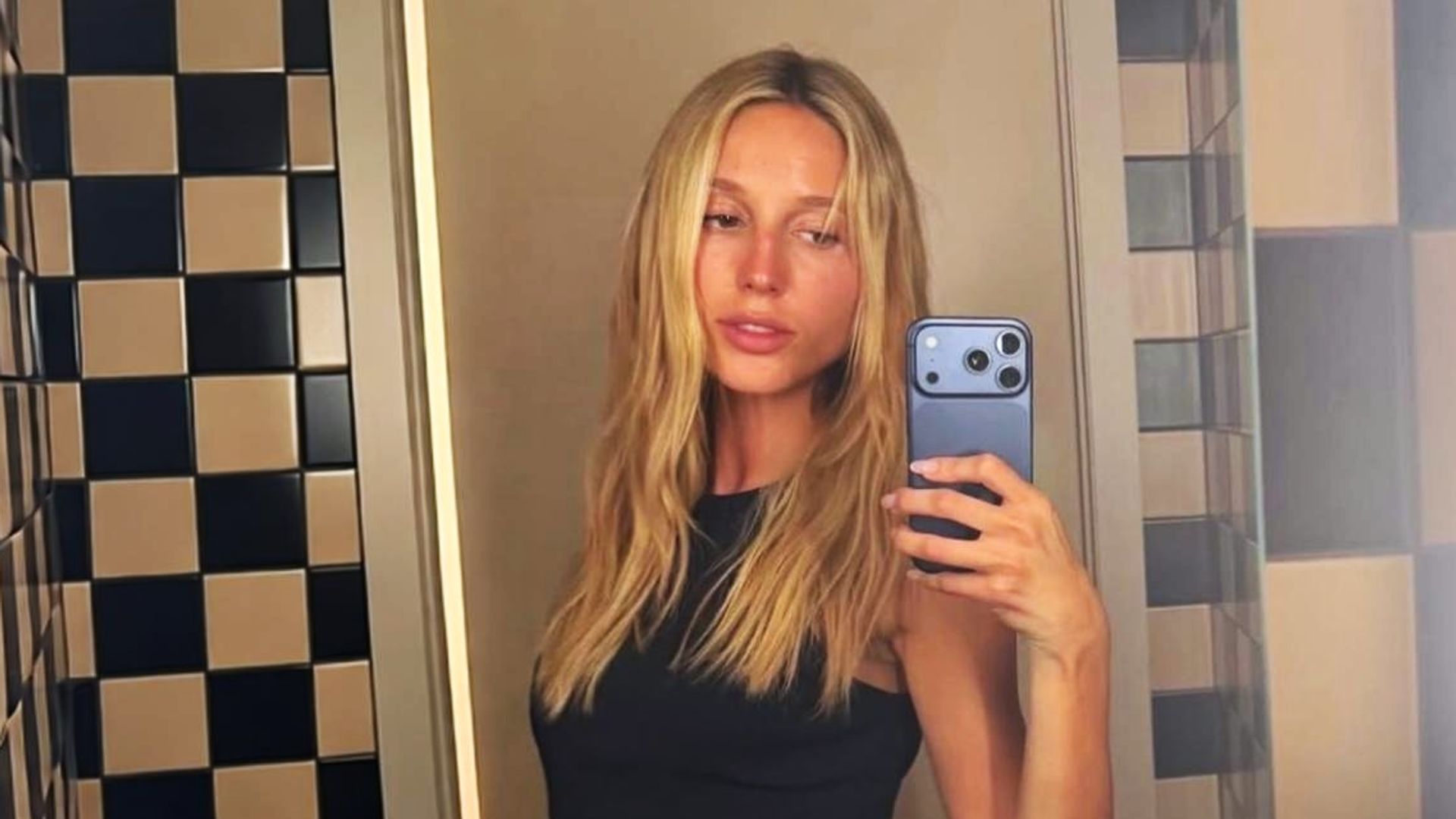 Olympia de Grecia con nuevo cambio de look con corte de pelo largo.