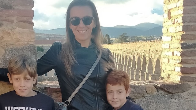 Fátima Mahmoudi y sus hijos