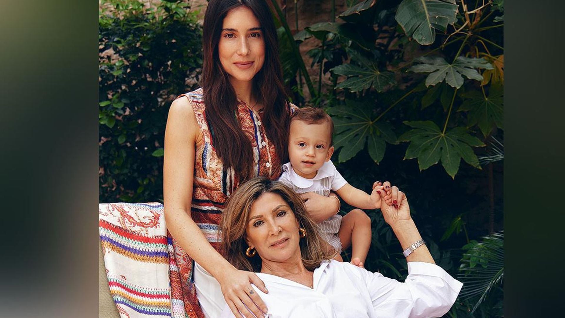 Belén Hostalet posa con su madre y su hijo, Andrea, y nos habla de cómo está viviendo la aventura de la maternidad